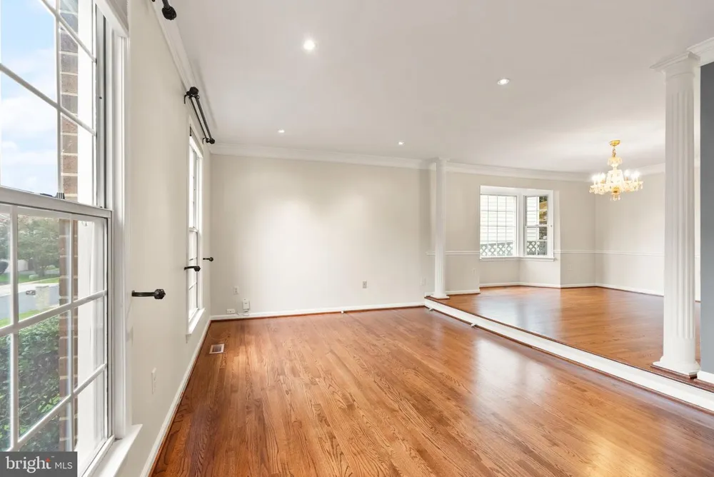 18 SOLITAIRE COURT Gaithersburg, MD 20878