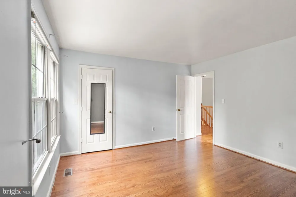 18 SOLITAIRE COURT Gaithersburg, MD 20878