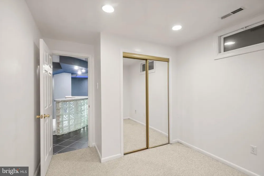 18 SOLITAIRE COURT Gaithersburg, MD 20878