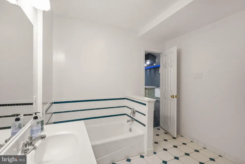 18 SOLITAIRE COURT Gaithersburg, MD 20878