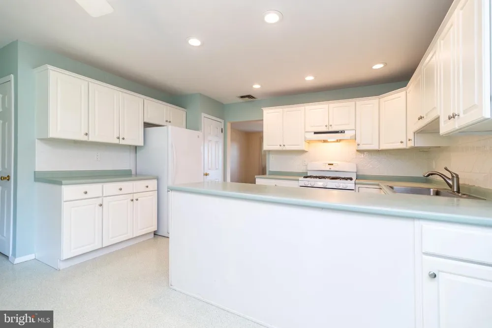 928 TWINING ROAD Dresher, PA 19025