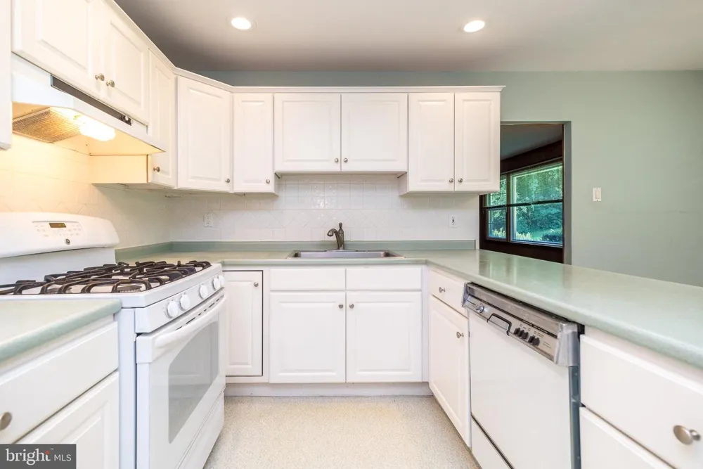 928 TWINING ROAD Dresher, PA 19025
