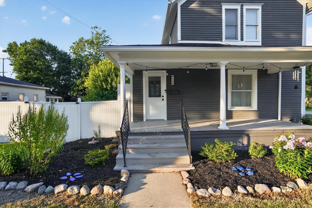 125 E Lincoln Street Grand Ledge, MI 48837