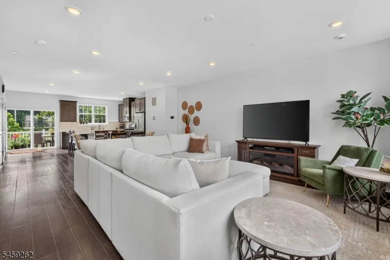 2 Coogan Ct Morris Plains, NJ 07950