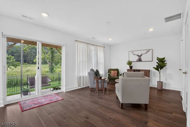 2 Coogan Ct Morris Plains, NJ 07950