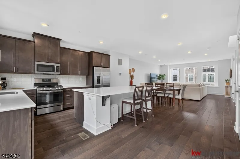 2 Coogan Ct Morris Plains, NJ 07950