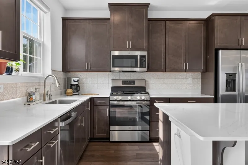 2 Coogan Ct Morris Plains, NJ 07950