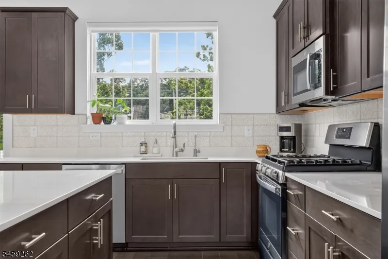 2 Coogan Ct Morris Plains, NJ 07950