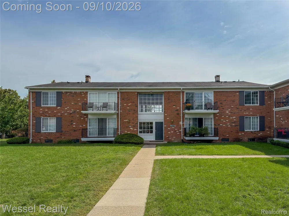 508 Fox Hills Drive #A7 Bloomfield Charter Township, MI 48304