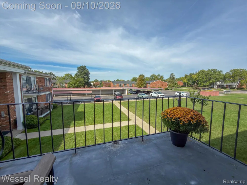 508 Fox Hills Drive #A7 Bloomfield Charter Township, MI 48304