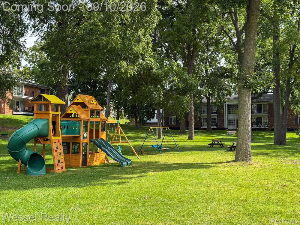 508 Fox Hills Drive #A7 Bloomfield Charter Township, MI 48304