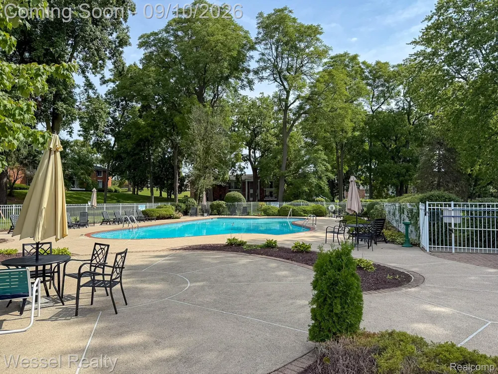 508 Fox Hills Drive #A7 Bloomfield Charter Township, MI 48304