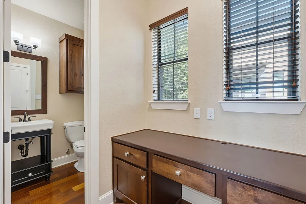 6533 E Hill Drive #5 Austin, TX 78731