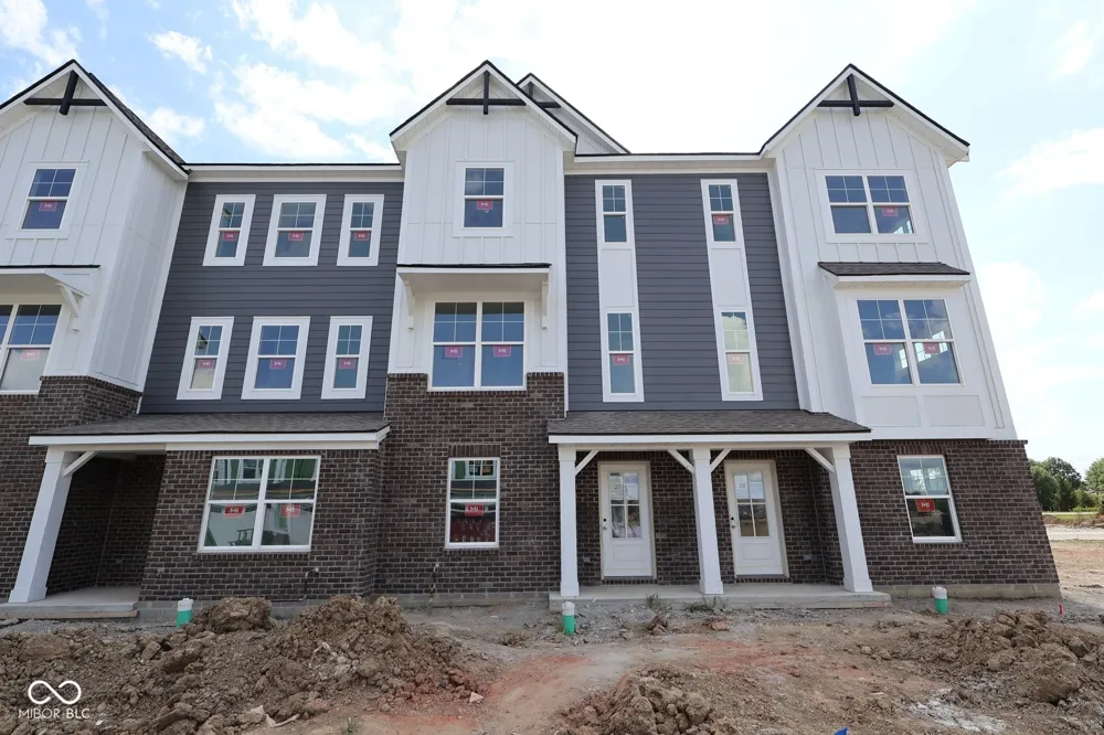 11195 Hobbsbrook Drive Noblesville, IN 46060