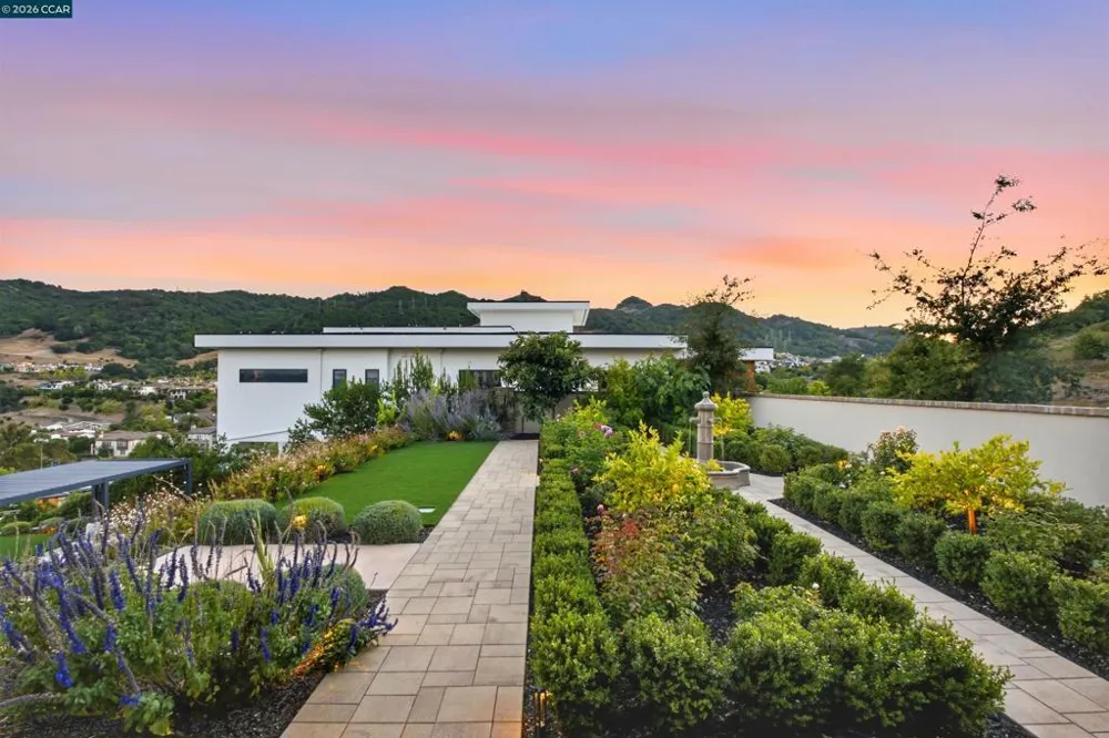 16 Rabble Rd Orinda, CA 94563