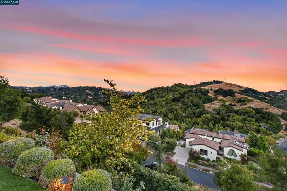 16 Rabble Rd Orinda, CA 94563