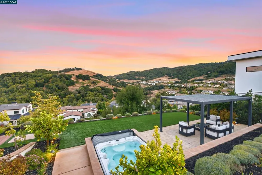 16 Rabble Rd Orinda, CA 94563