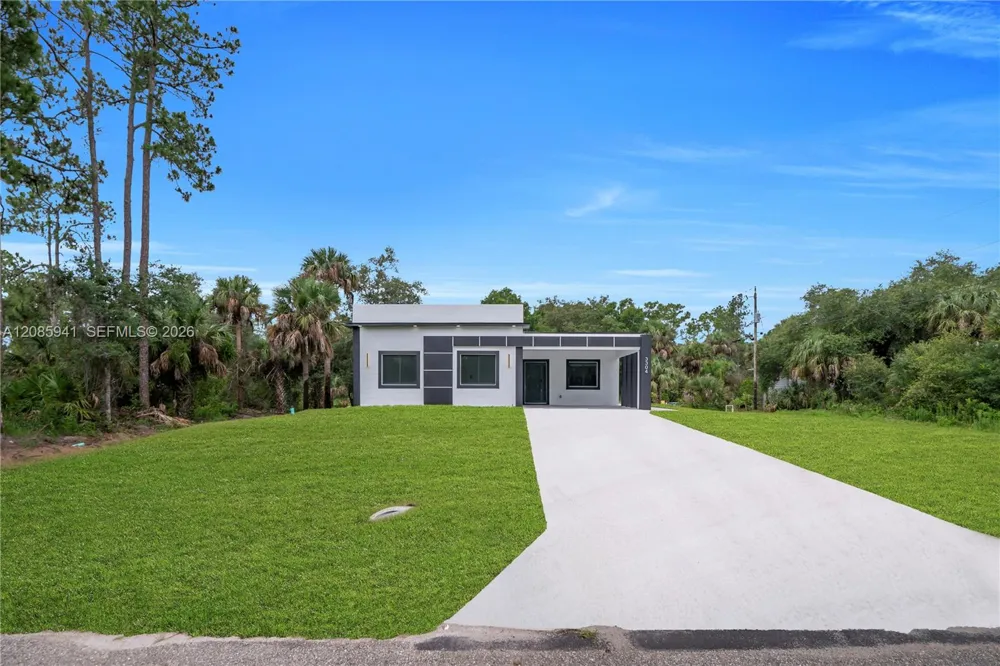 3304 E 15th St Lehigh Acres, FL 33972