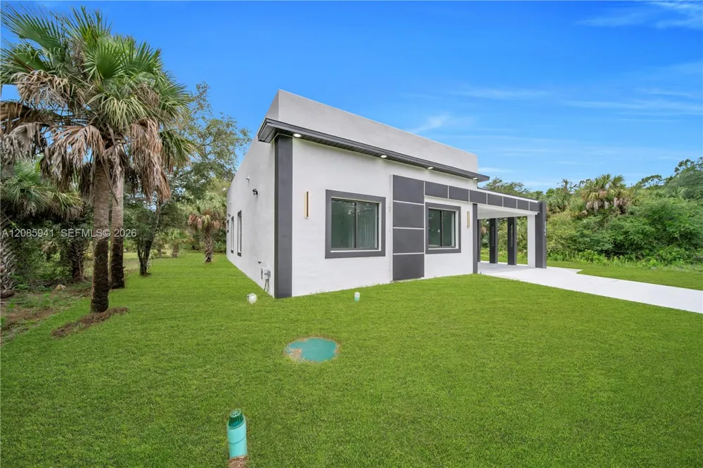 3304 E 15th St Lehigh Acres, FL 33972