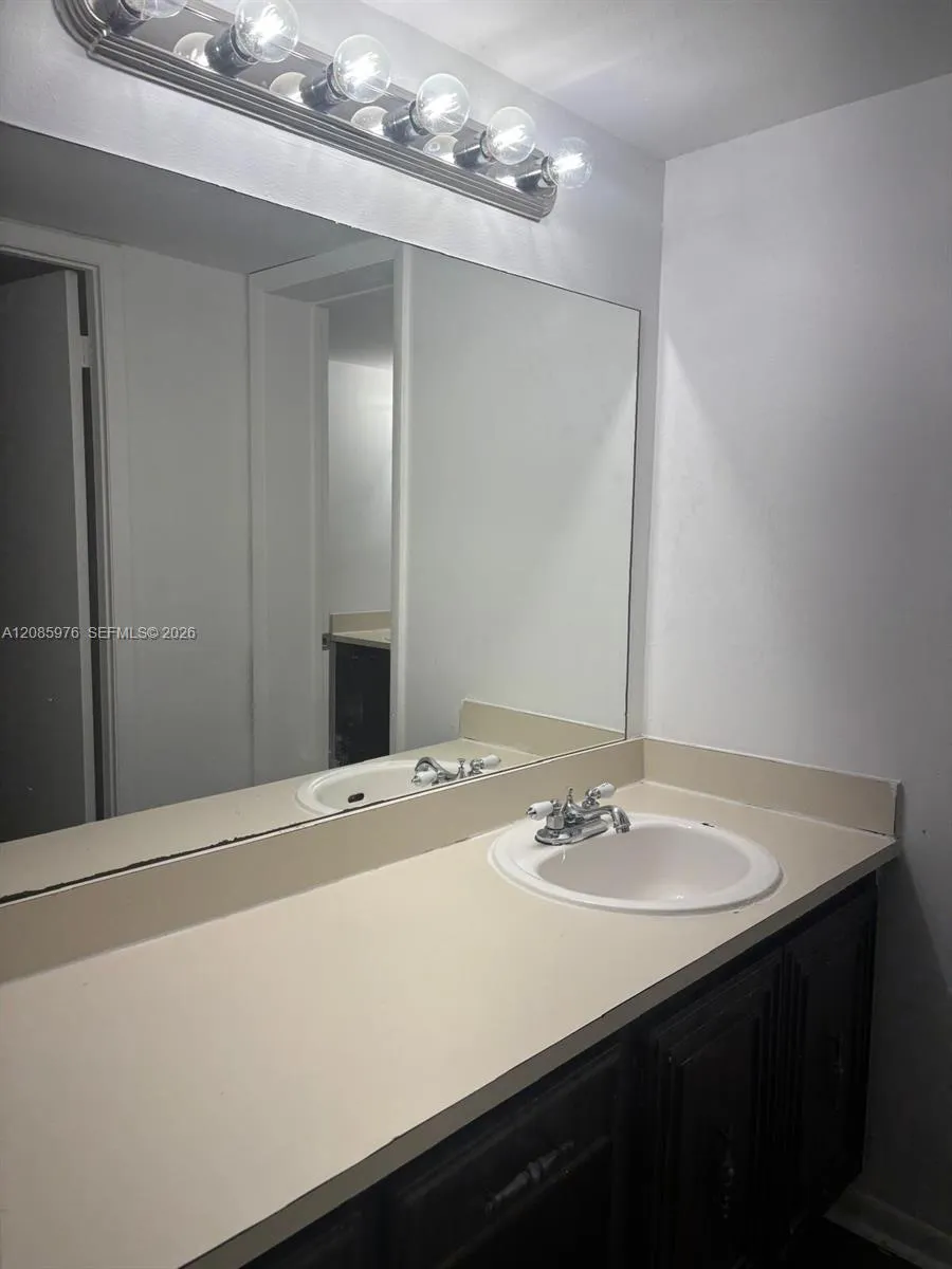 486 NW 165th St Rd #B-308 Miami, FL 33169