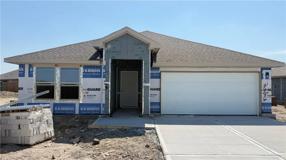 3646 Sahar Lake Drive Robstown, TX 78380
