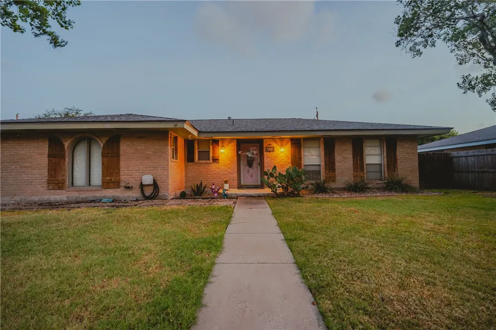 206 Driftwood Drive Portland, TX 78374