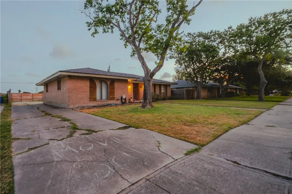 206 Driftwood Drive Portland, TX 78374