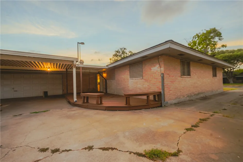 206 Driftwood Drive Portland, TX 78374