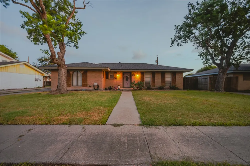 206 Driftwood Drive Portland, TX 78374