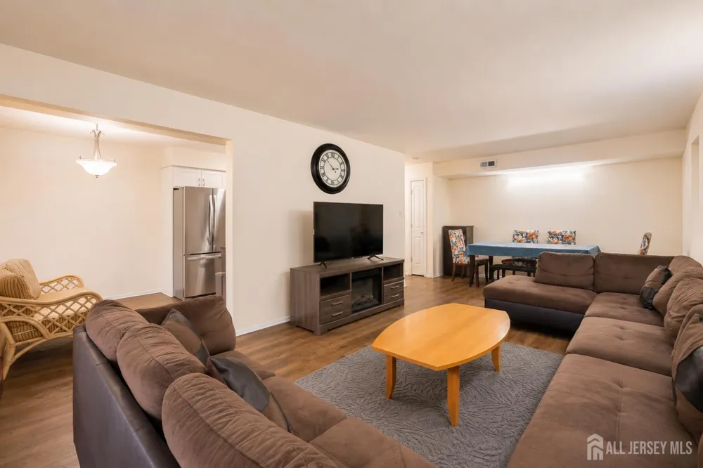 201 Edison Glen Terrace Edison, NJ 08837
