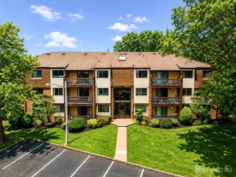 201 Edison Glen Terrace Edison, NJ 08837