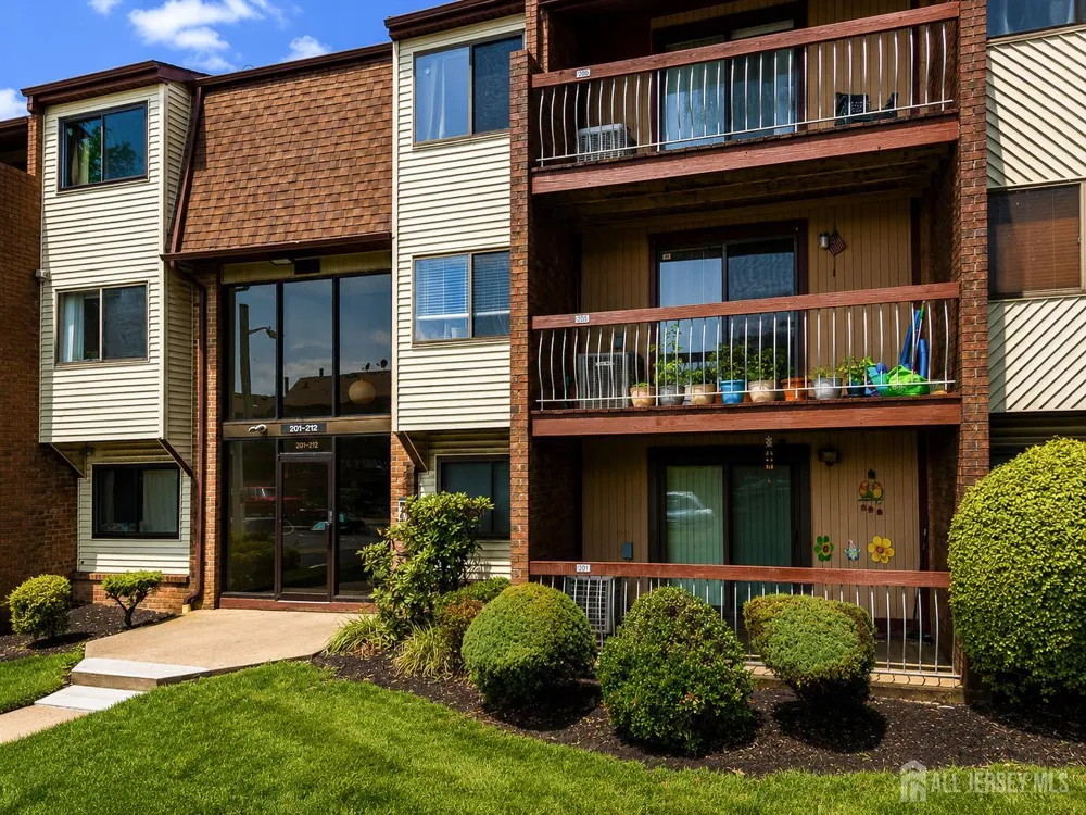201 Edison Glen Terrace Edison, NJ 08837