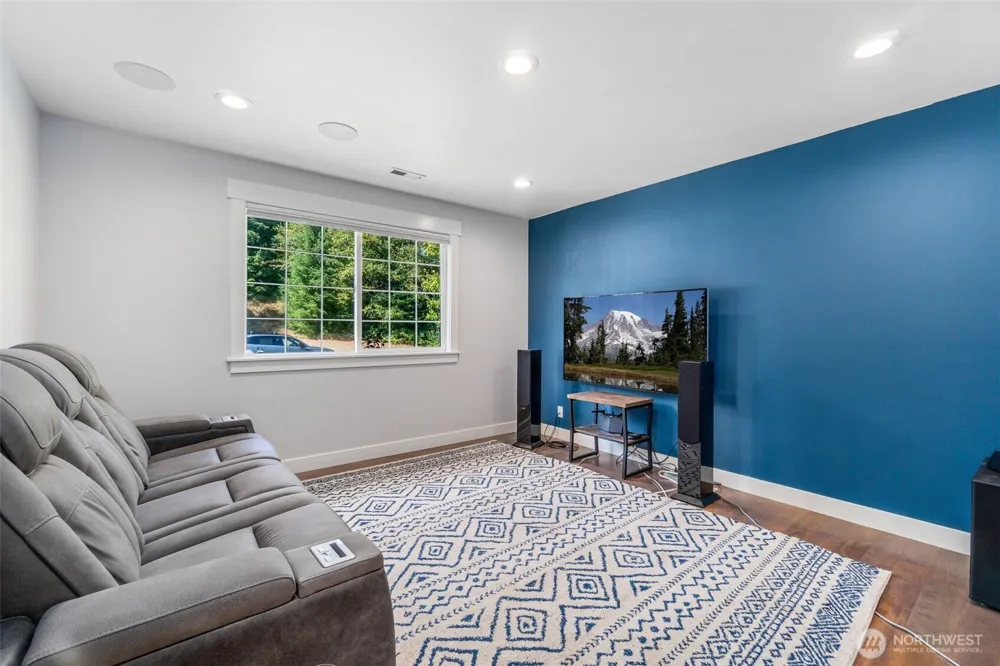 5529 1st Drive W Everett, WA 98203