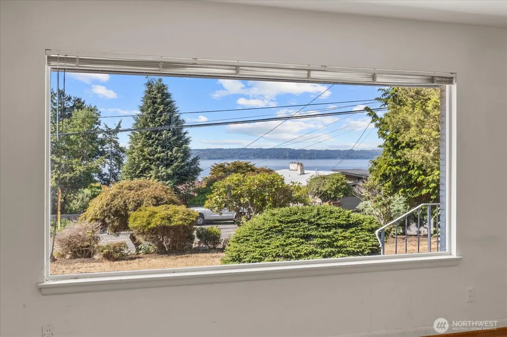 12286 Shorewood Drive SW Seattle, WA 98146