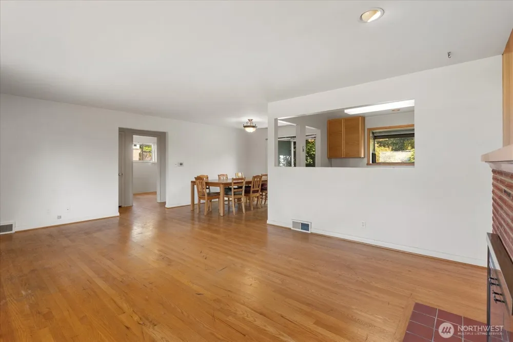 12286 Shorewood Drive SW Seattle, WA 98146