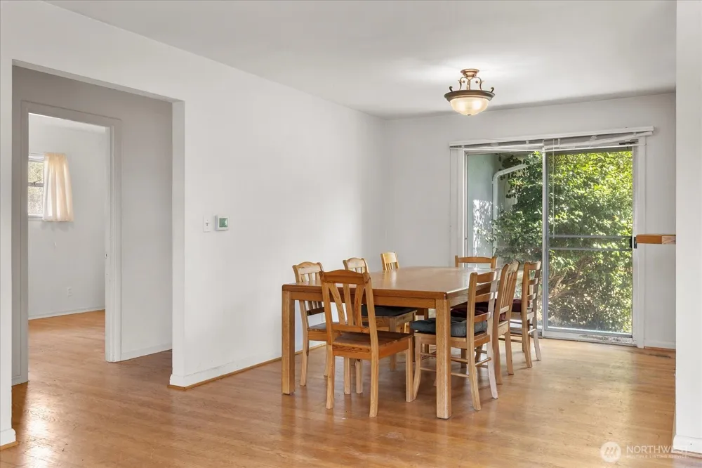 12286 Shorewood Drive SW Seattle, WA 98146