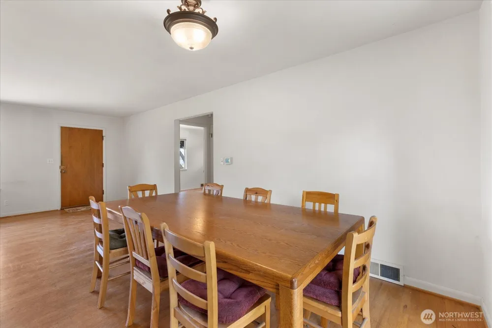 12286 Shorewood Drive SW Seattle, WA 98146