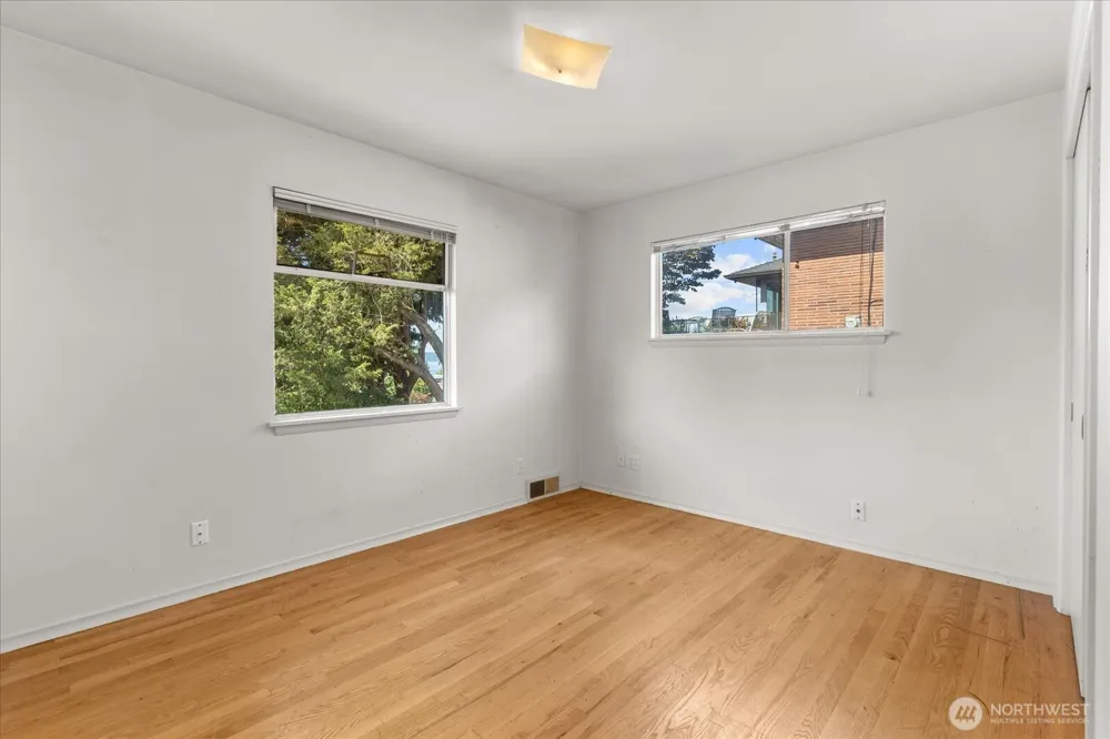 12286 Shorewood Drive SW Seattle, WA 98146