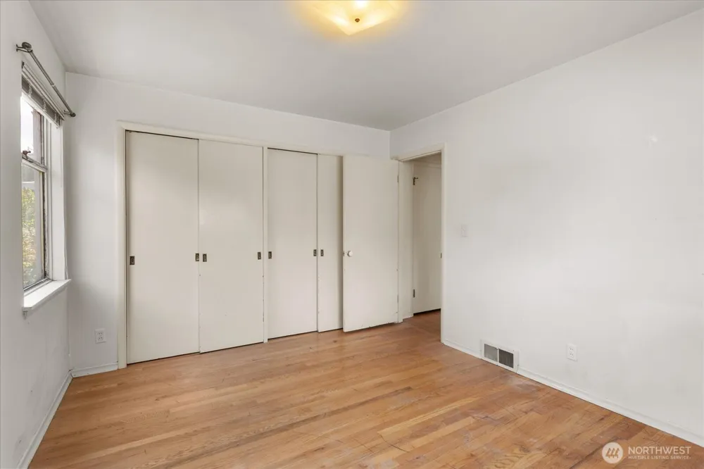 12286 Shorewood Drive SW Seattle, WA 98146