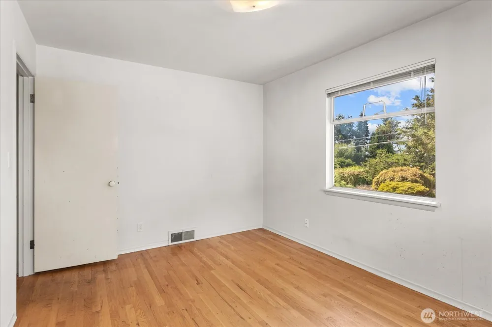12286 Shorewood Drive SW Seattle, WA 98146