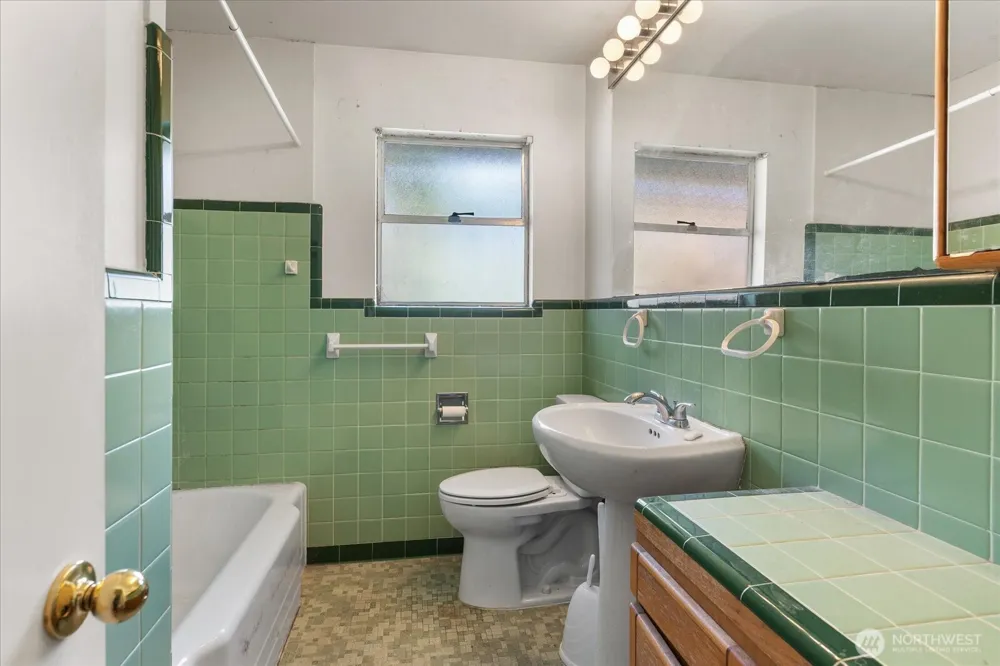 12286 Shorewood Drive SW Seattle, WA 98146
