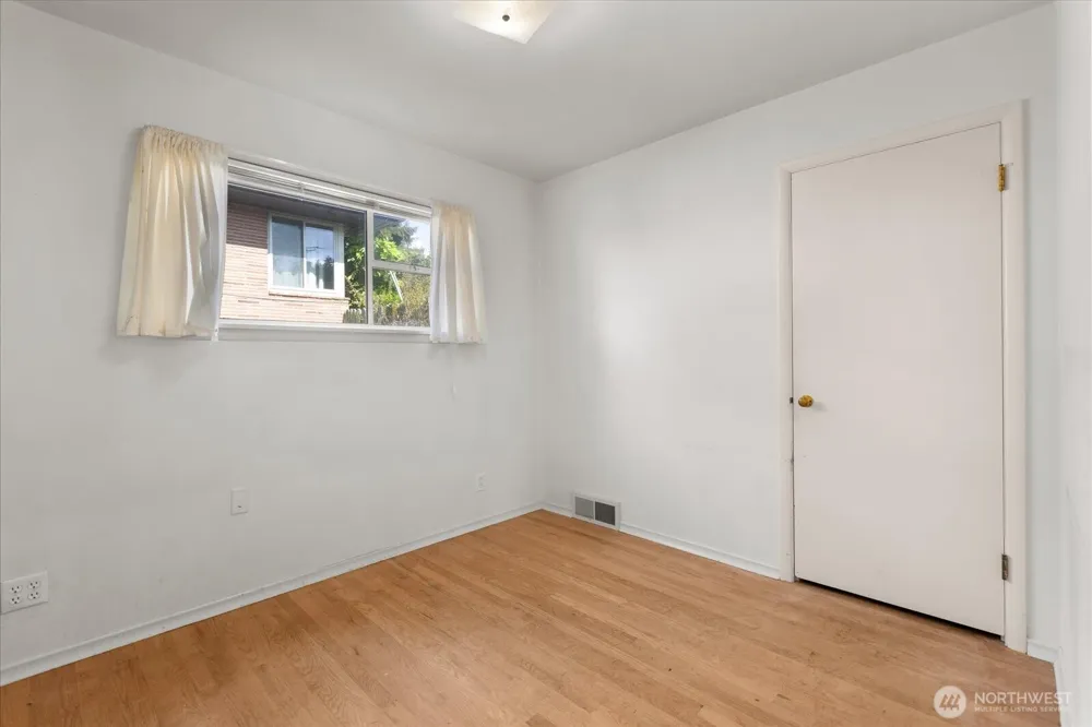 12286 Shorewood Drive SW Seattle, WA 98146