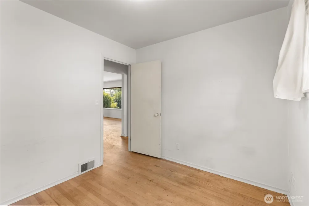 12286 Shorewood Drive SW Seattle, WA 98146