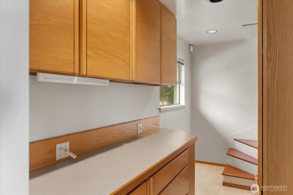 12286 Shorewood Drive SW Seattle, WA 98146