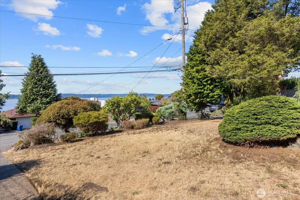12286 Shorewood Drive SW Seattle, WA 98146