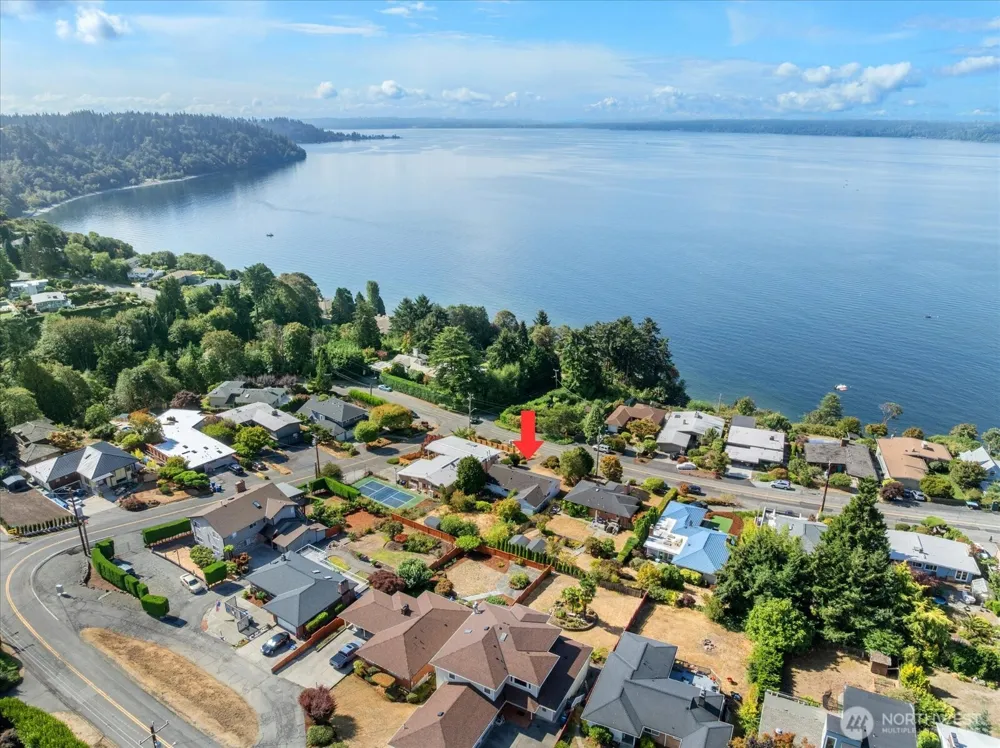 12286 Shorewood Drive SW Seattle, WA 98146