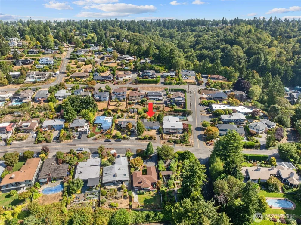 12286 Shorewood Drive SW Seattle, WA 98146