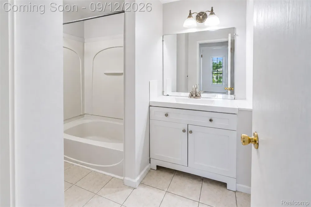 6980 Harvard Lane #127 Canton Charter Township, MI 48187