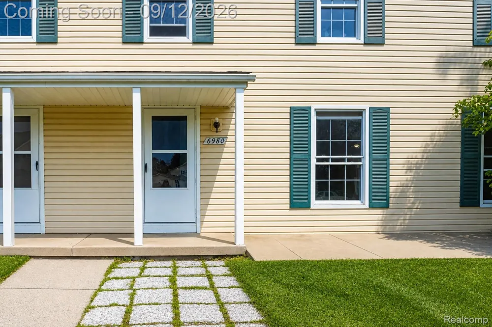 6980 Harvard Lane #127 Canton Charter Township, MI 48187