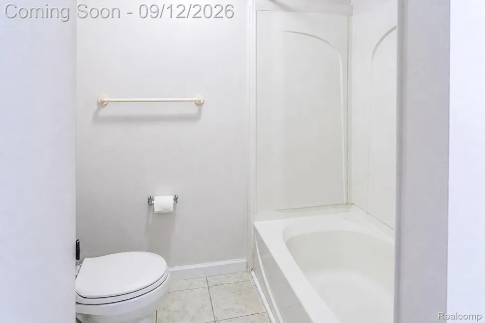 6980 Harvard Lane #127 Canton Charter Township, MI 48187